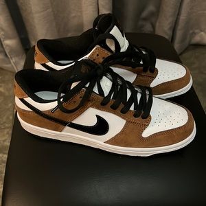 Nike brown and white Nike dunk low brand new never worn
